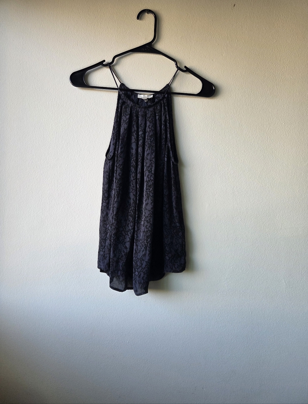 Joie 100 Silk Sleeveless Black Lace-Texture Halter Top Size S.